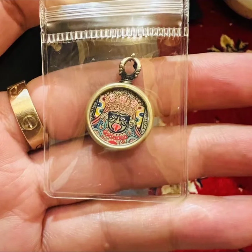 扎基拉姆的寓意和象徵扎基拉姆是藏傳佛教中一位重要的女神，常被稱為 “吉祥天母"或"藏地女財神”